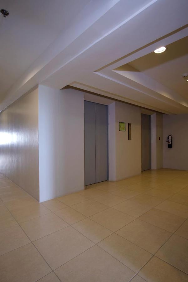 Spacious 2 Bedroom Condo Unit For Rent Илойло Сити Екстериор снимка